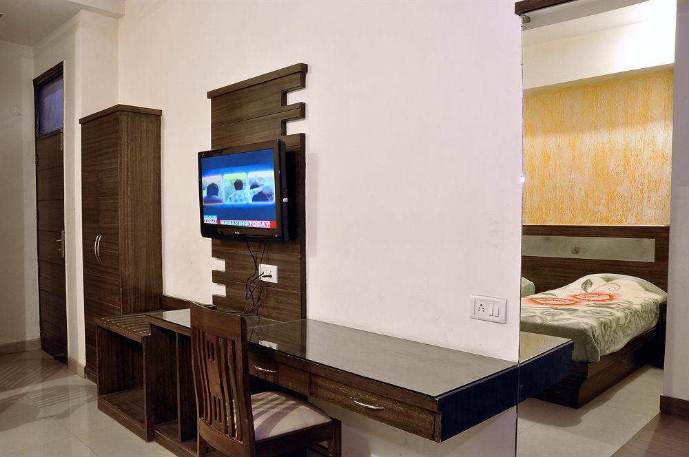 Oyo 3472 Hotel Rama Inn Nuova Delhi Esterno foto