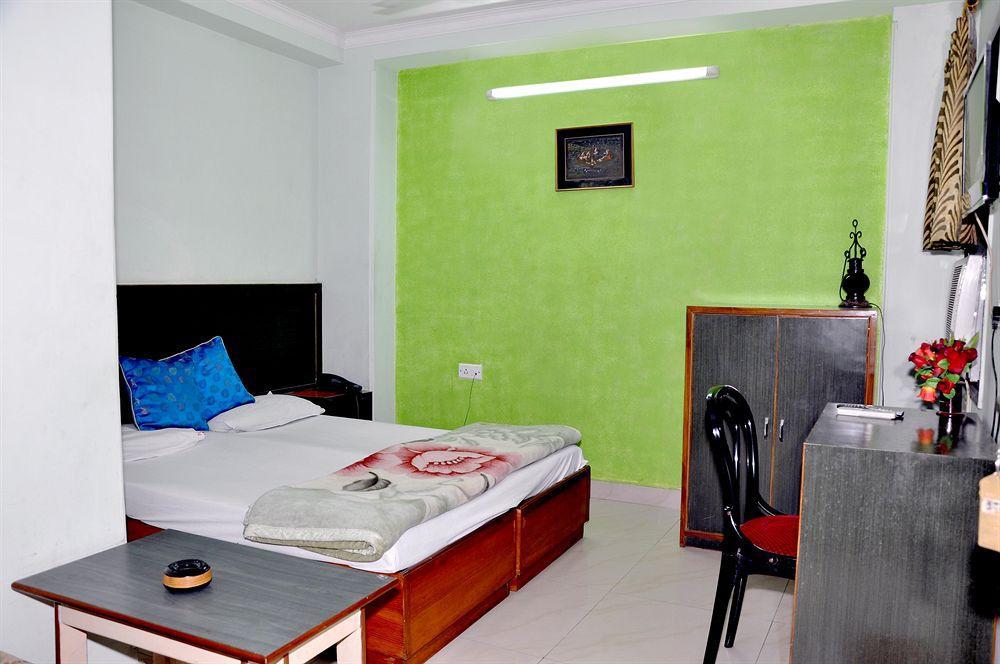 Oyo 3472 Hotel Rama Inn Nuova Delhi Esterno foto
