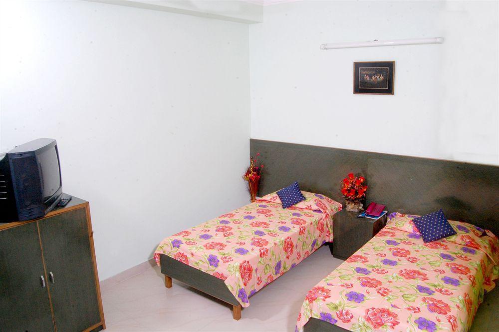 Oyo 3472 Hotel Rama Inn Nuova Delhi Esterno foto
