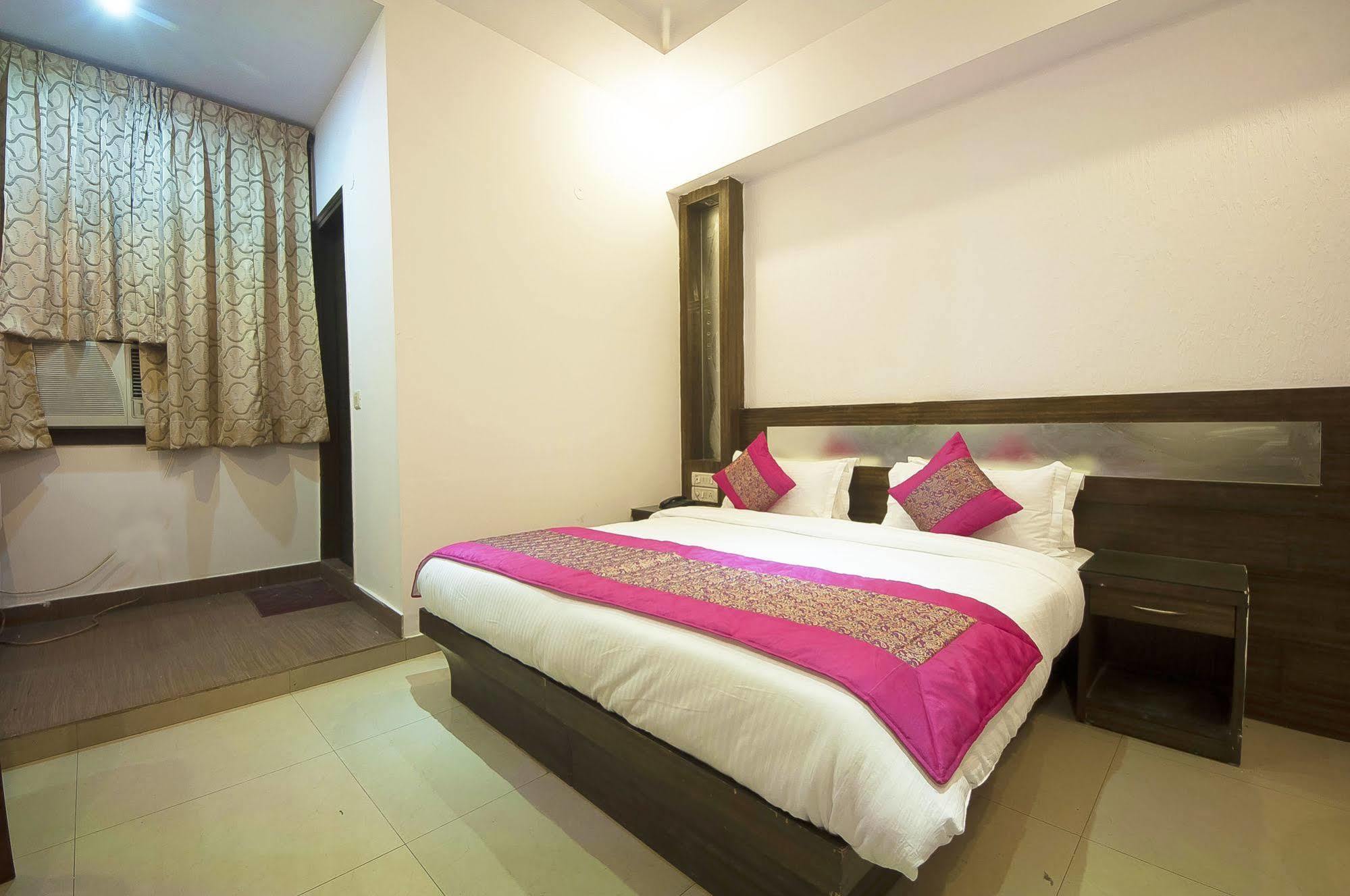 Oyo 3472 Hotel Rama Inn Nuova Delhi Esterno foto