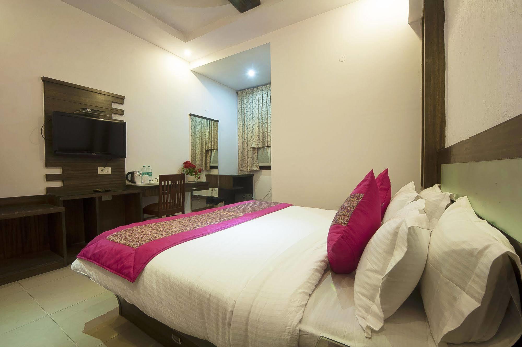 Oyo 3472 Hotel Rama Inn Nuova Delhi Esterno foto