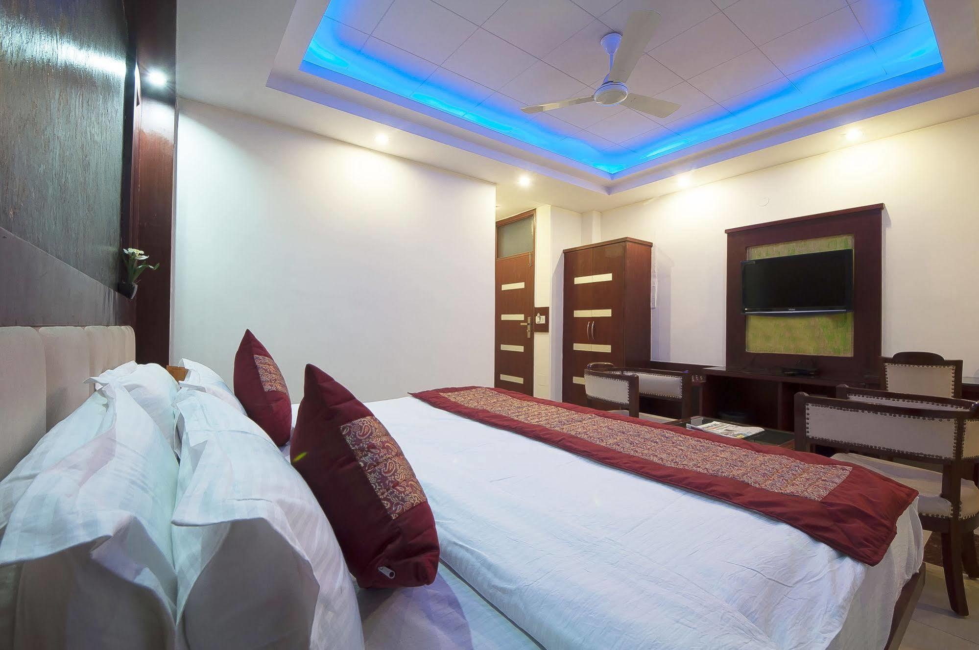Oyo 3472 Hotel Rama Inn Nuova Delhi Esterno foto