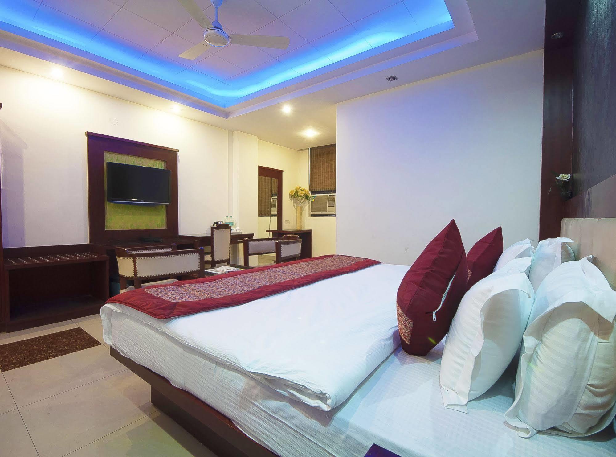 Oyo 3472 Hotel Rama Inn Nuova Delhi Esterno foto