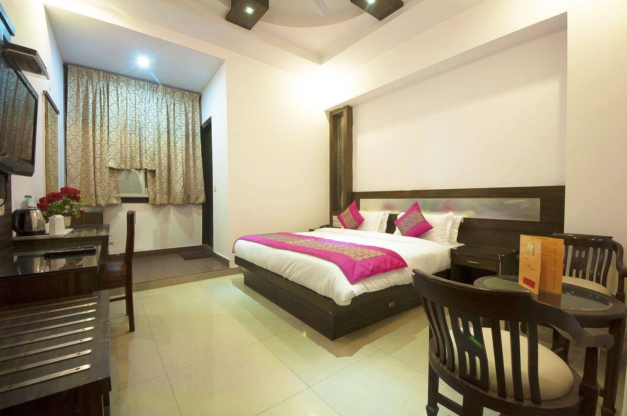 Oyo 3472 Hotel Rama Inn Nuova Delhi Esterno foto