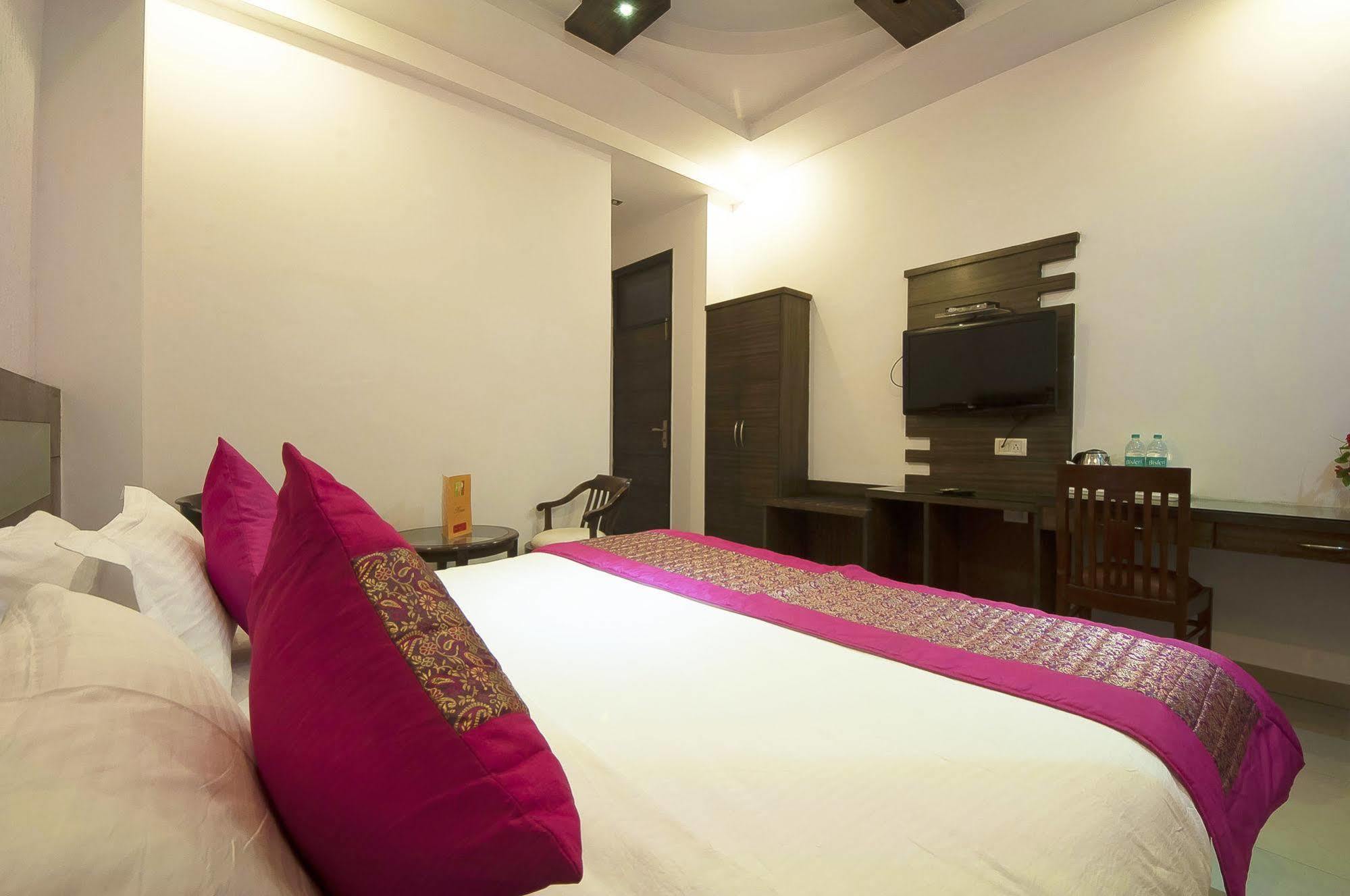 Oyo 3472 Hotel Rama Inn Nuova Delhi Esterno foto