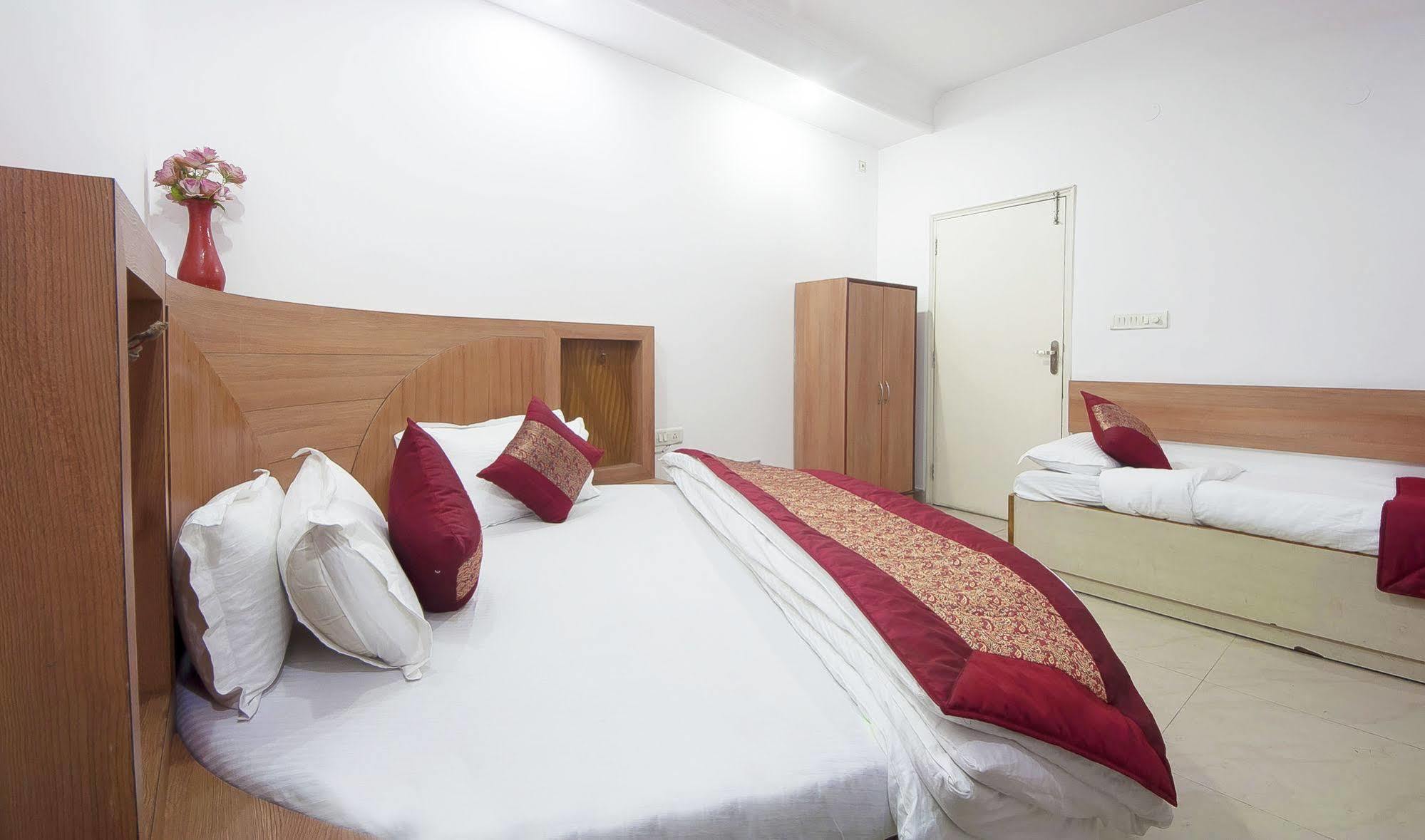 Oyo 3472 Hotel Rama Inn Nuova Delhi Esterno foto
